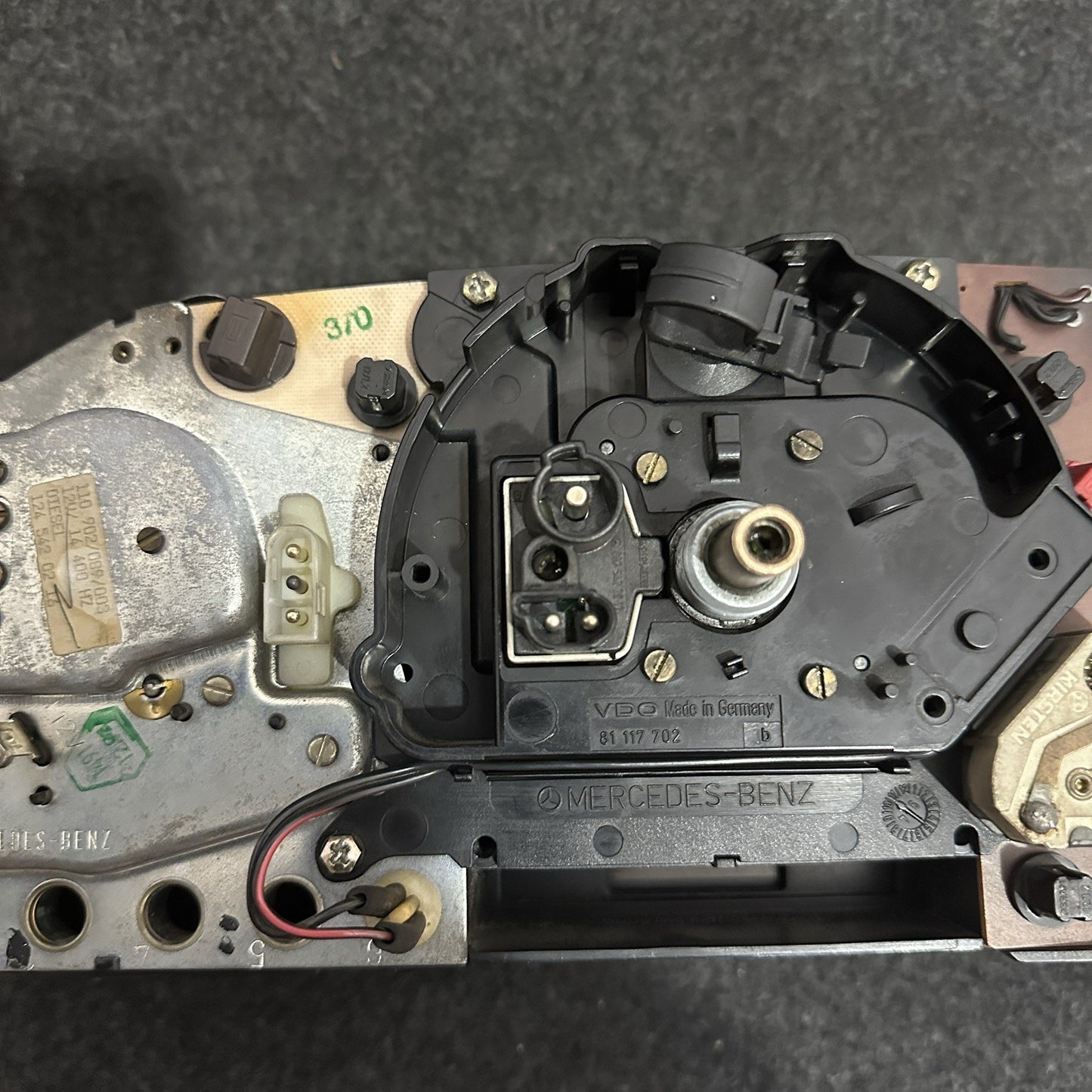 Mercedes - Benz W124 Diesel Full Instrument Cluster - 220km/h - K=875 - RS Auto Parts