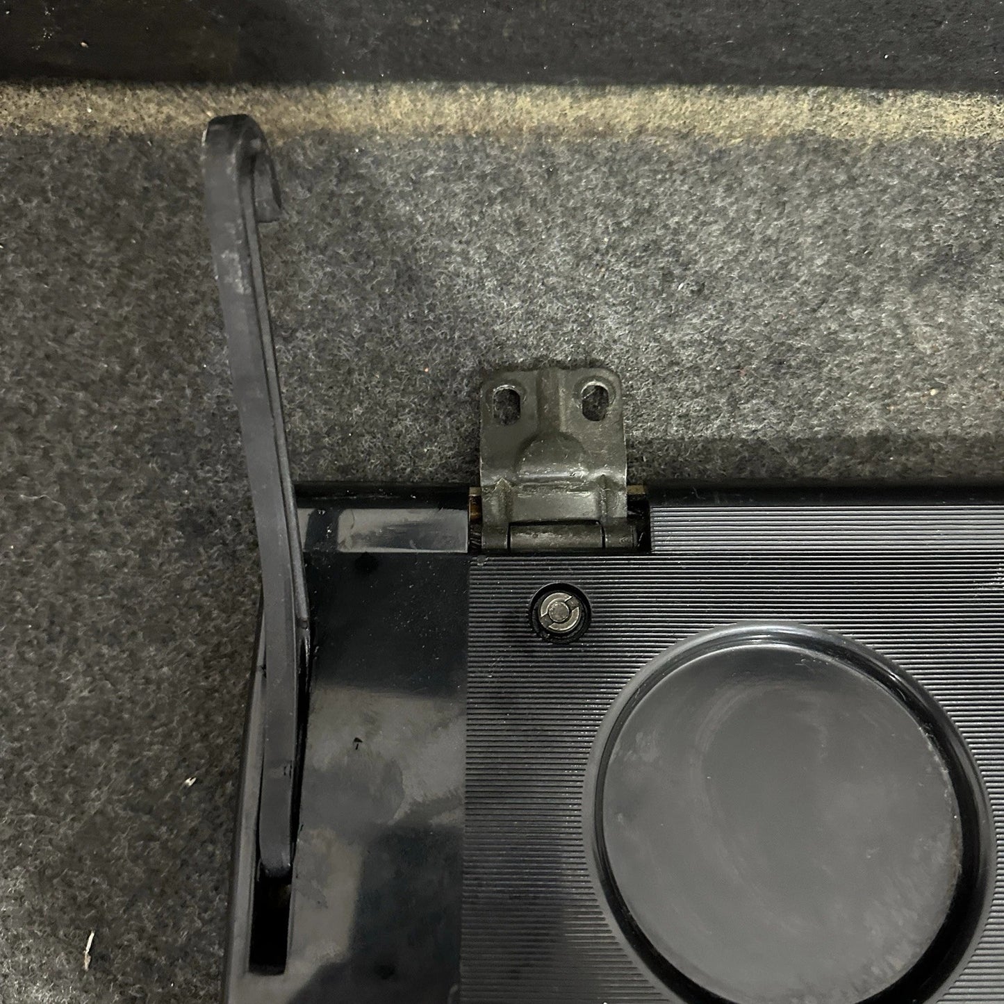 Mercedes-Benz W124 Glovebox Lid Assembly, Cream-Beige Vinyl, Part Number A1246890087, 1991 300E Donor.