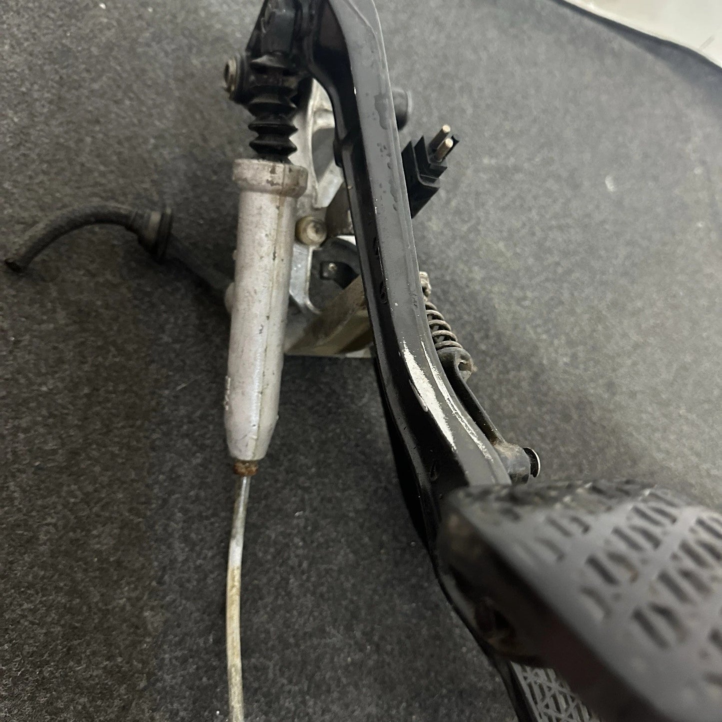 Mercedes-Benz W124 W201 Manual - Brake & Clutch Pedal Assembly + Cylinder