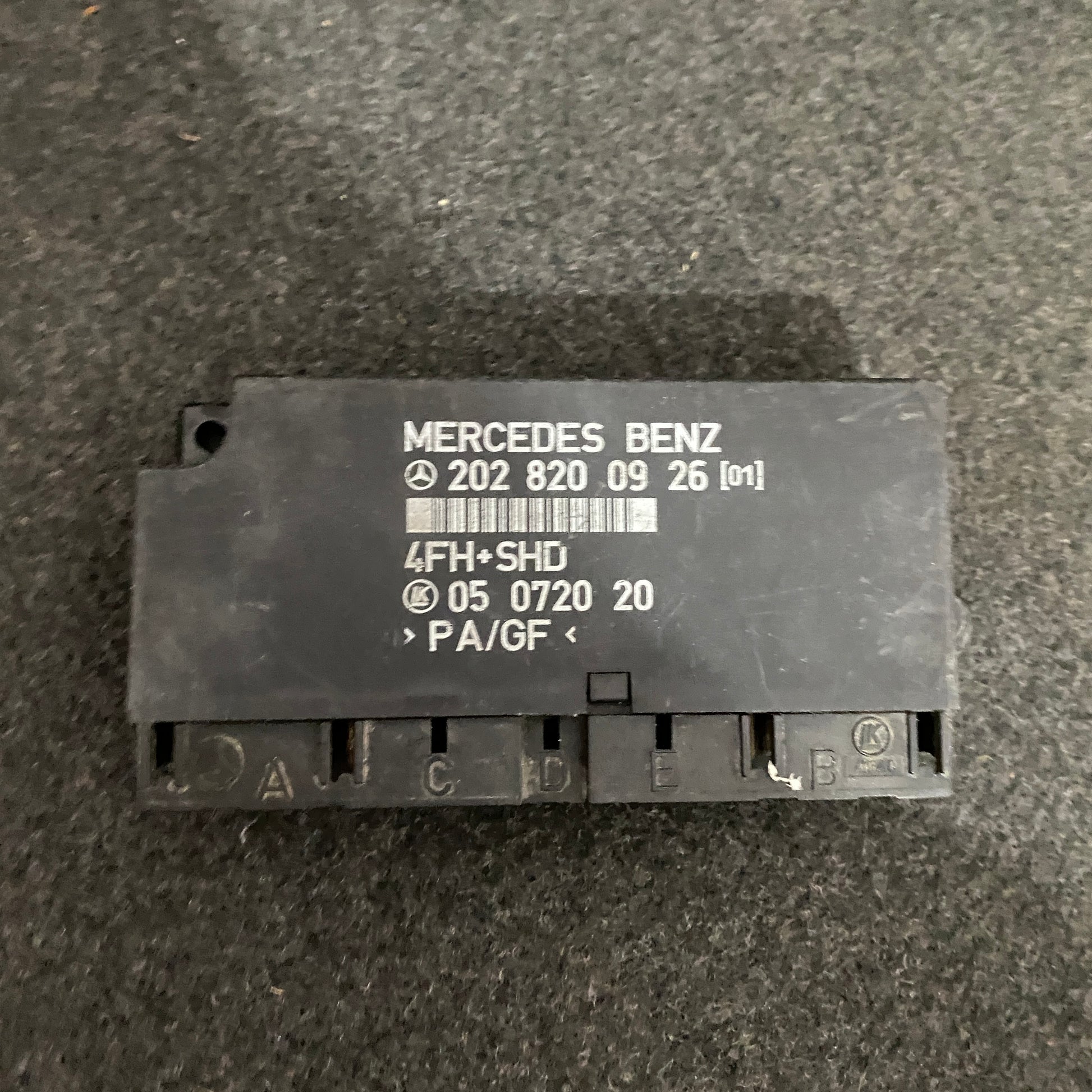 Mercedes-Benz W124 W202 Comfort Control Module unit 2028200926