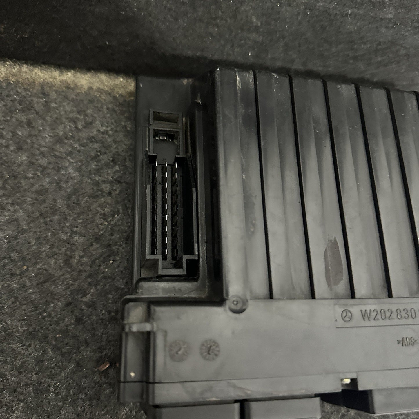 Mercedes C Class W202 Climate Control Unit Push Button 2028300785 1994-1995