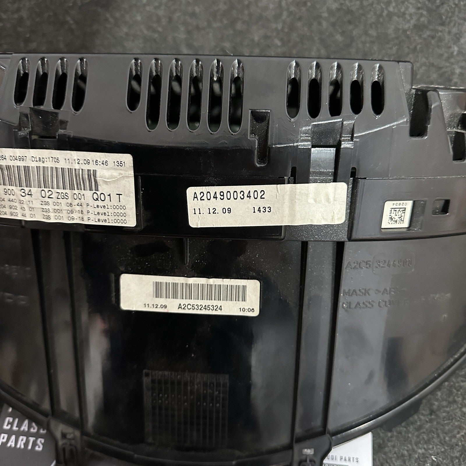 Mercedes Benz C-Class W204 C220 CDI Speedometer Instrument Cluster 2049003402