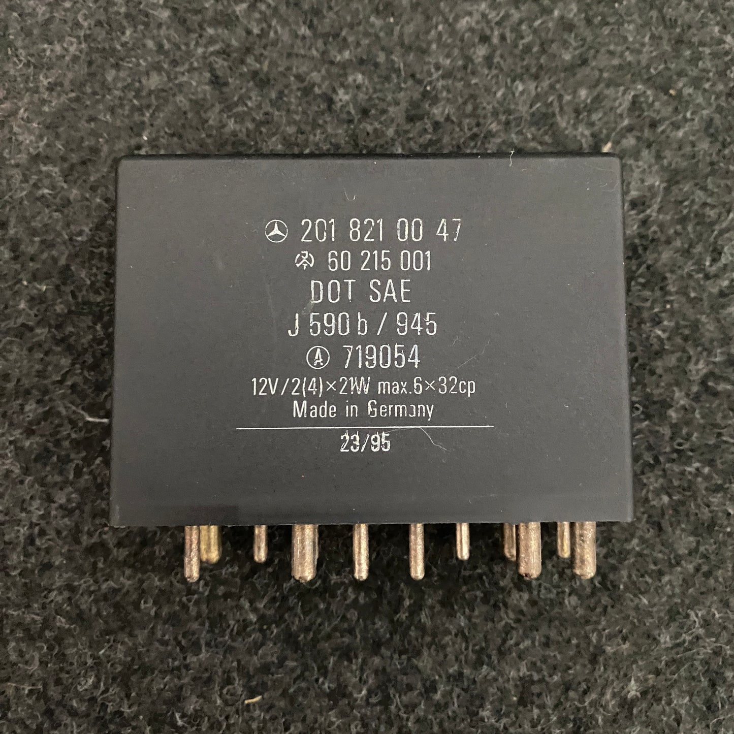 Mercedes-Benz W124 W201 W202 W126 Blinker Hazard Wiper Relay 2018210047