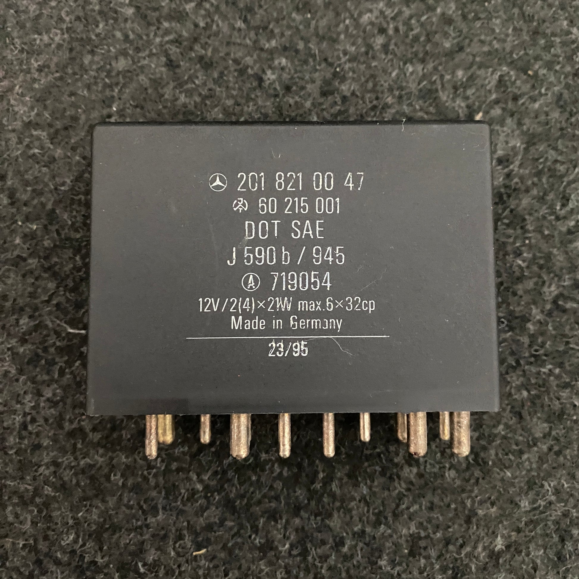 Mercedes-Benz W124 W201 W202 W126 Blinker Hazard Wiper Relay 2018210047