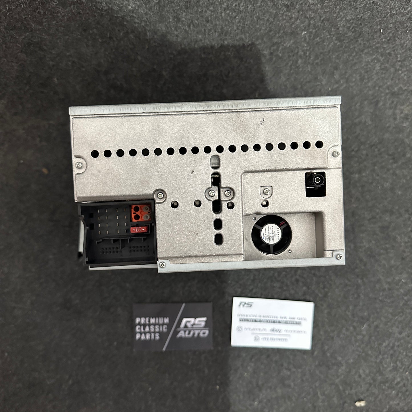 メルセデス・ベンツ W211 Audio 20 CDラジオ - Bluetooth音楽ストリーミング内蔵 後付けキット