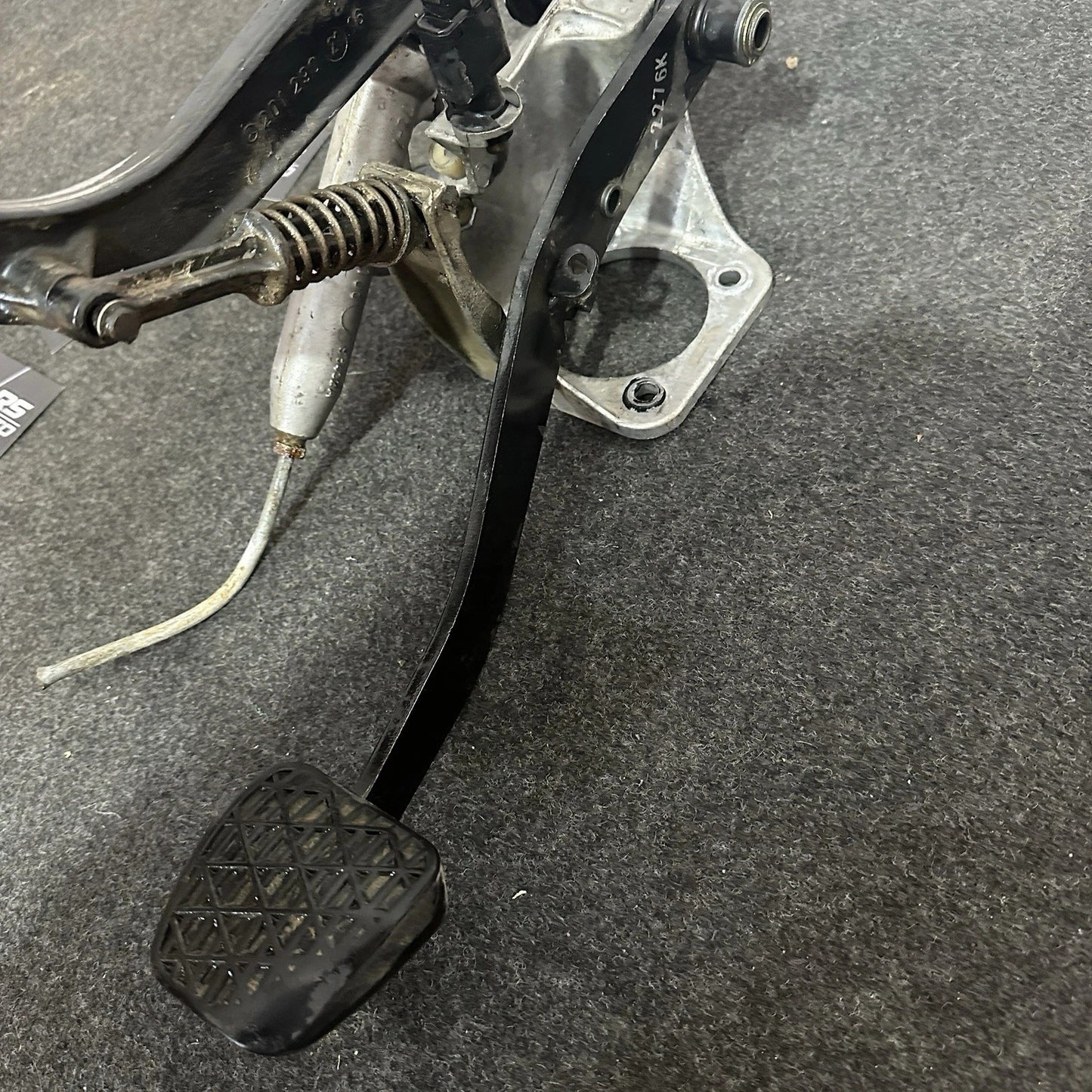 Mercedes-Benz W124 W201 Manual - Brake & Clutch Pedal Assembly + Cylinder