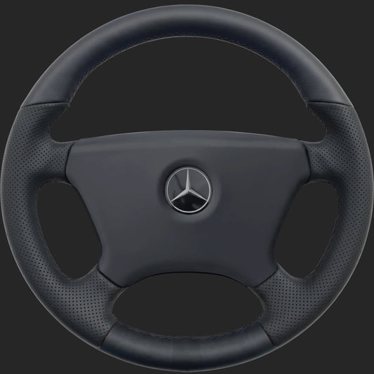 Volante personalizzato per Mercedes-Benz SL R107: corona di diametro ridotto con ergonomia sportiva e pelle traforata sui lati