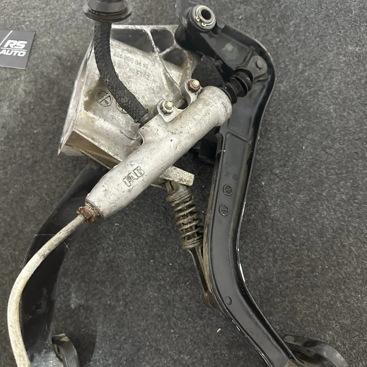 Mercedes-Benz W124 W201 Manual - Brake & Clutch Pedal Assembly + Cylinder