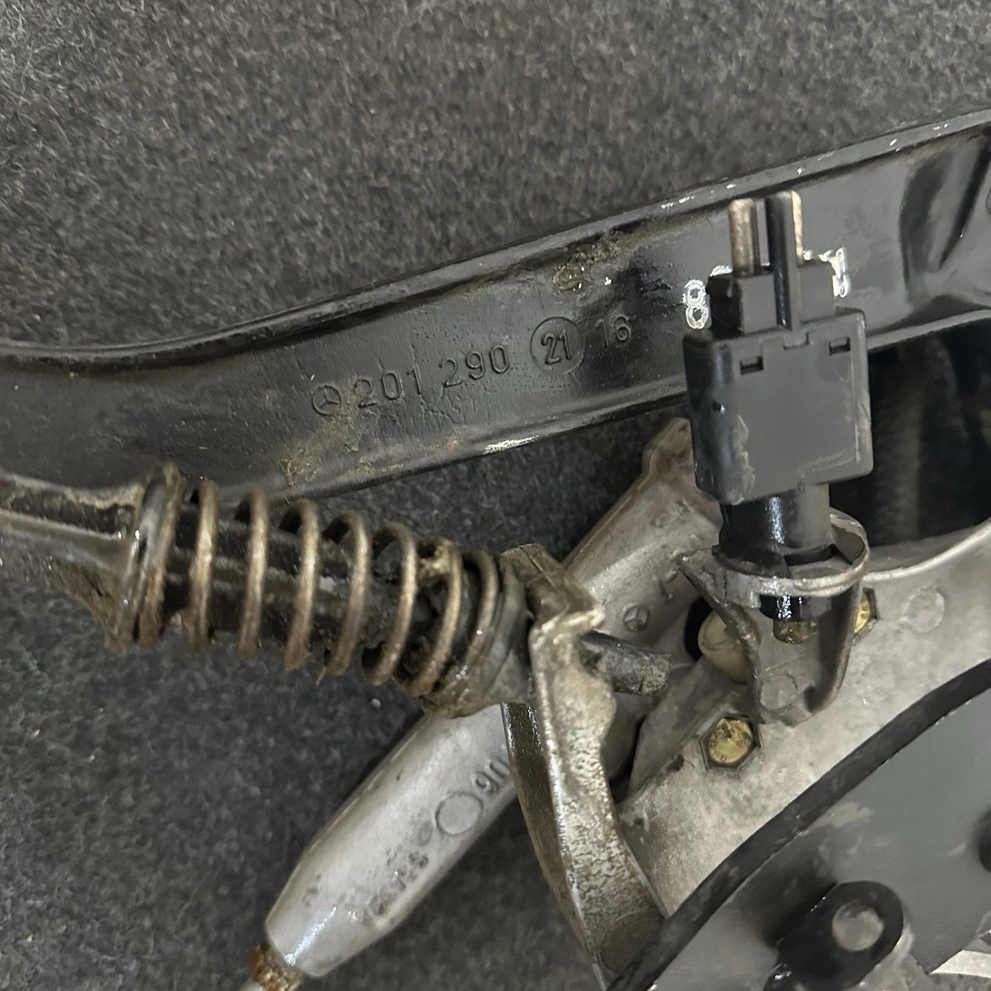 Mercedes-Benz W124 W201 Manual - Brake & Clutch Pedal Assembly + Cylinder