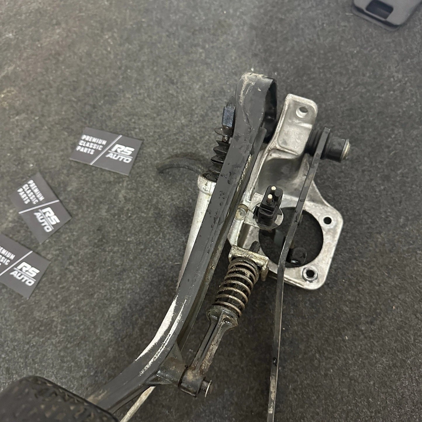 Mercedes-Benz W124 W201 Manual - Brake & Clutch Pedal Assembly + Cylinder